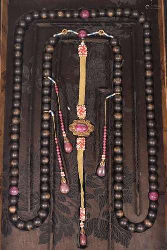 A CHENXIANG WOOD BEADS STRING NECKLACE