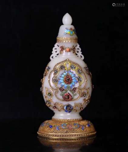 A HETIAN JADE CARVED VASE WITH SILVER FILIGREE