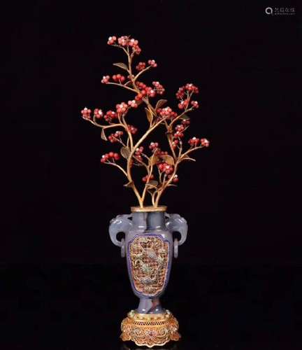 A AGATE CARVED VASE AND GEMSTONE FLOWER