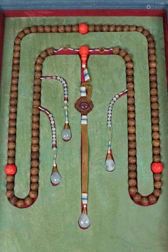 A CHENXIANG WOOD BEADS STRING NECKLACE