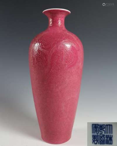 DAQING QIANLONG NIANZHI MARK MEIPING VASE