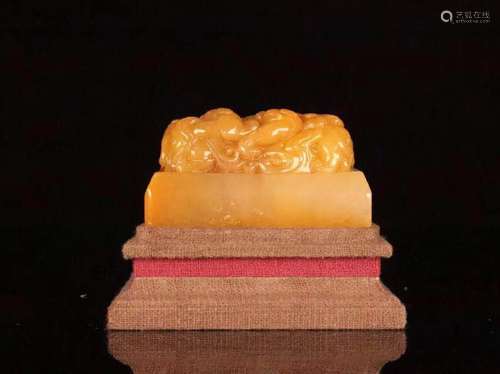 A TIANHUANG SOAPSTONE CARVED SEAL