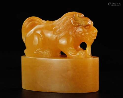 A HUANGJINHUANG STONE BEAST SHAPE SEAL