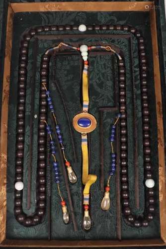 A CHENXIANG WOOD BEADS STRING NECKLACE