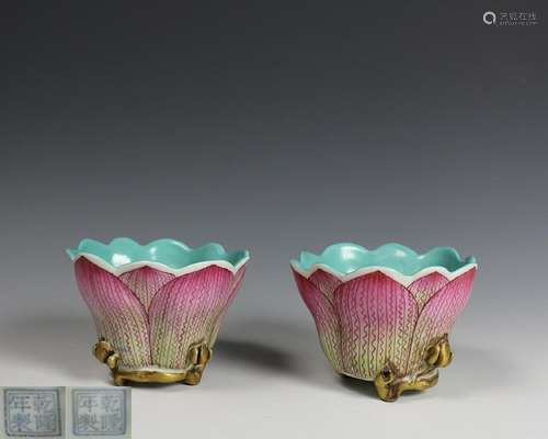 PAIR OF QIANLONG NIANZHI MARK LOTUS PATTERN DISHES