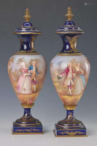 Pair of vases in Sevres-style, end 1870/80, cobalt blue