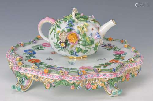 Miniature table and tea pot, after Meissen model