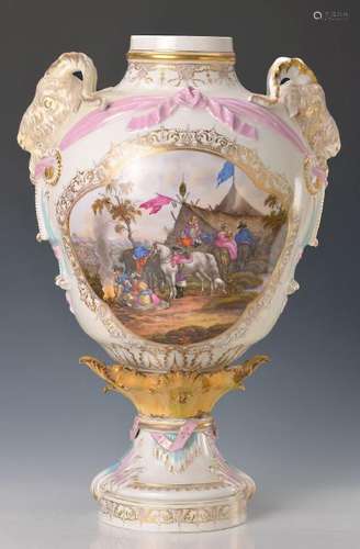 pompous vase, KPM Berlin, around 1800, flankedby large