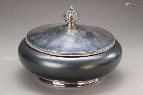 lidded box, Karlsruher majolica, 1920s, with driven