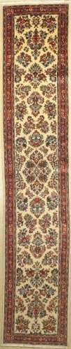 Sarogh 'Runner', Persia, approx. 30 years, wool on