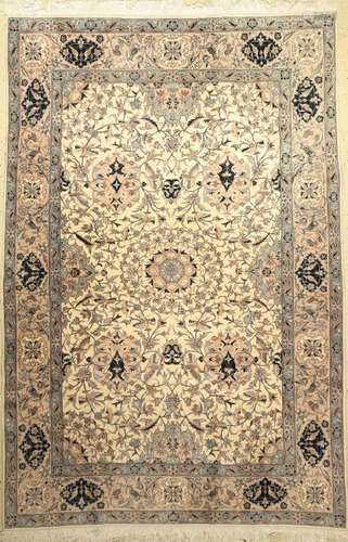 Esfahan fine Carpet, China, approx. 40 years, wool