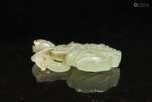 CHINESE JADEITE CARVED GUANYIN PENDANT