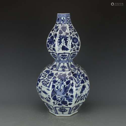 CHINESE BLUE AND WHITE DOUBLE GOURD VASE
