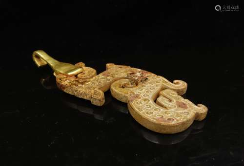 CHINESE ARCHAIC JADE DRAGON WITH GOLD HOOK