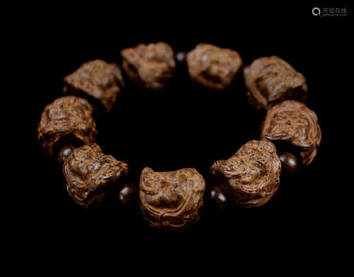 An Fragrant Agilawood Carved Bead Bracelet with Guangong's Heads