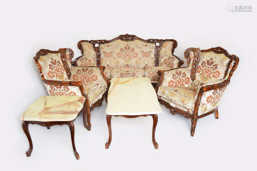 A Set of Italian Living Room Sofa and Coffee Table (5pcs)