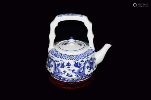 [Chinese] A Large Jingdezhen Made Blue and White Porcelain Decorative Teapot