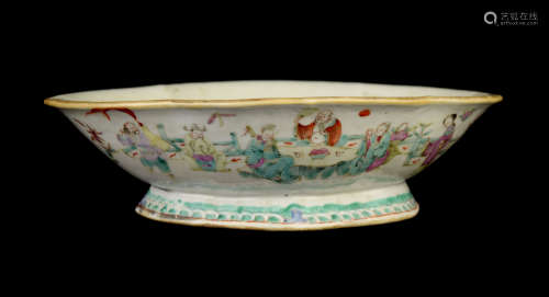 [Chinese] A Republic Era Famille Rose Porcelain Floral Shape Bowl