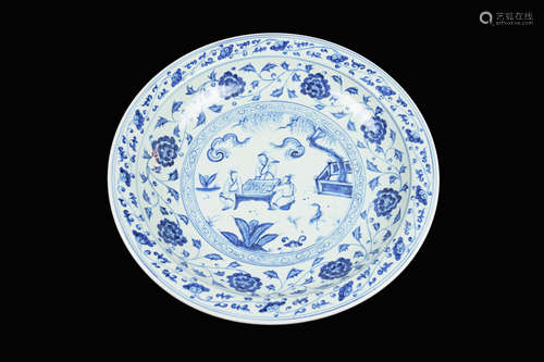 A Large Chinese Blue and White Porcelain Decorative Plate Painted with Story Portrait and Interlocking Flowers, marked 