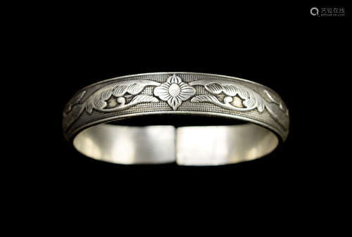 [Chinese] An Adjustable Old Silver Bangle with Plum Blossom and Lucky Pattern