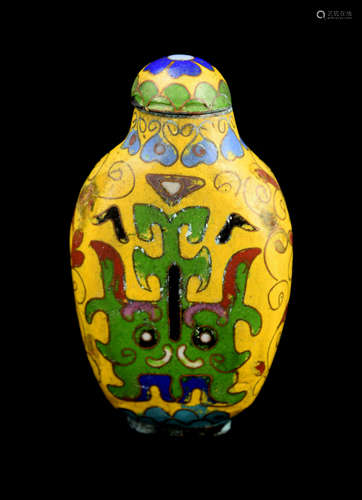 [Chinese] A Cloisonne Snuff Bottle with Taotie Pattern