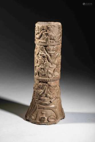 Rare fragment de vase Chandraketugarh de forme cyl...