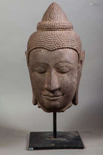 Importante tête de Buddha à l'expression sereine l...