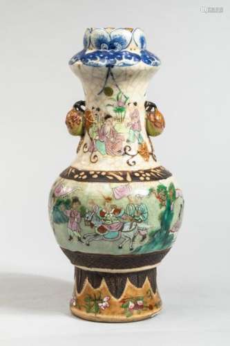 Vase balustre de Nankin en porcelaine polychrome m...