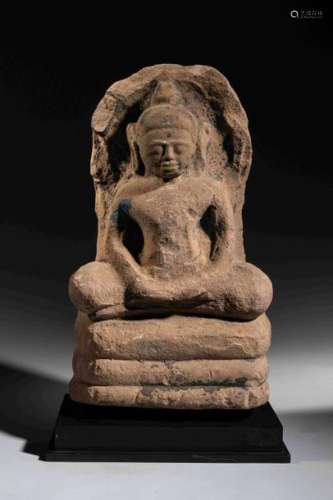 Bouddha Mucilinda assis sur le corps du naga à tro...