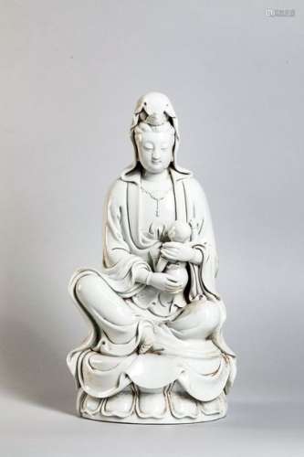 Le Bodhisattva kwan yin assis en délassement sur u...