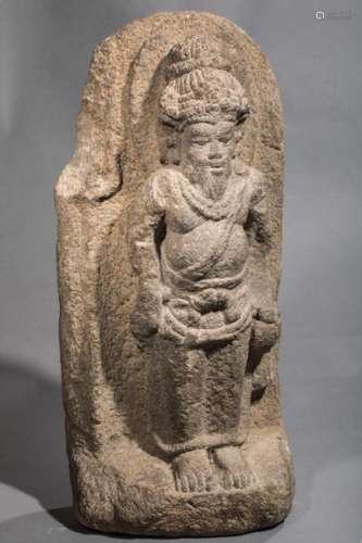 Stèle illustrant Shiva barbu, coiffé du chignon d'...