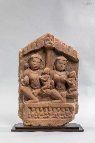 Stèle illustrant un couple divin assis en lalitasa...