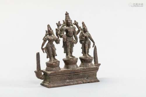 Trilogie hindouiste illustrant Vishnu en posture h...