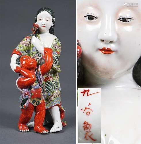 GROUPE EN PORCELAINE DE KUTANI MOULEE Japon, Tais...