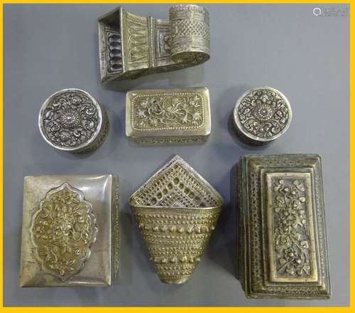 ACCUMULATION DE SEPT (7) OBJETS EN ARGENT Origine...