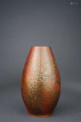 VASE EN BRONZE A PATINE MARBREE DE FORME OVOIDE ET...