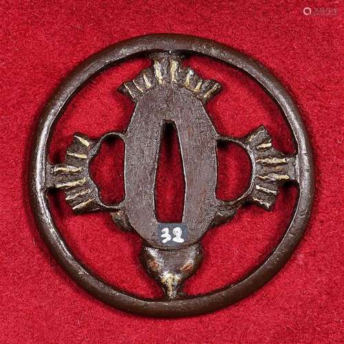 GARDE DE SABRE DE SAMOURAI, TSUBA Japon, Epoque E...