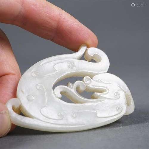 PLAQUE / PENDENTIF EN JADE NEPHRITE BLANC SCULPTEE...