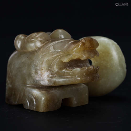 CHINESE ARCHAIC JADE BEAST