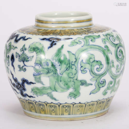 CHINESE FAMILLE VERTE PORCELAIN JAR