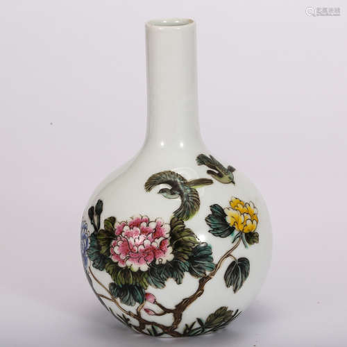 CHINESE FAMILLE ROSE PORCELAIN BOTTLE VASE