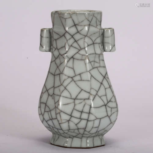 CHINESE CRACKLE GLAZED PORCELAIN VASE