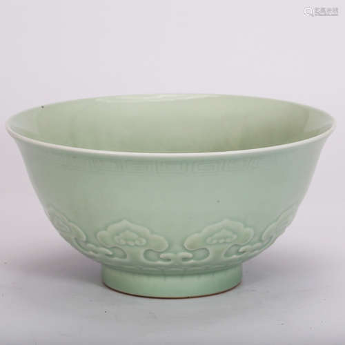 CHINESE CELADON GLAZED PORCELAIN BOWL