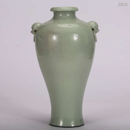 CHINESE CELADON GLAZED PORCELAIN VASE