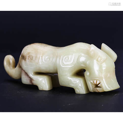 CHINESE ARCHAIC JADE BEAST