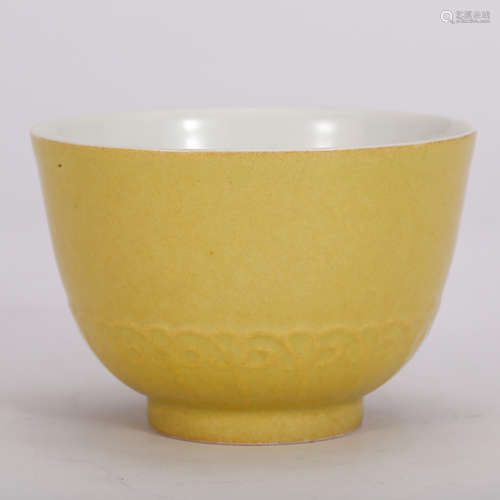 CHINESE YELLOW GROUND PORCELAIN BOWL