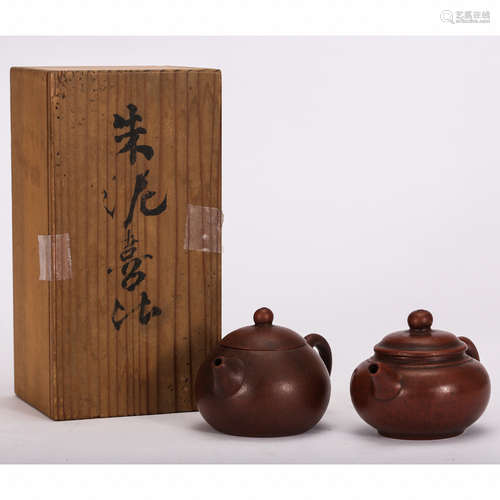 CHINESE YIXING ZISHA TEAPOT, PAIR