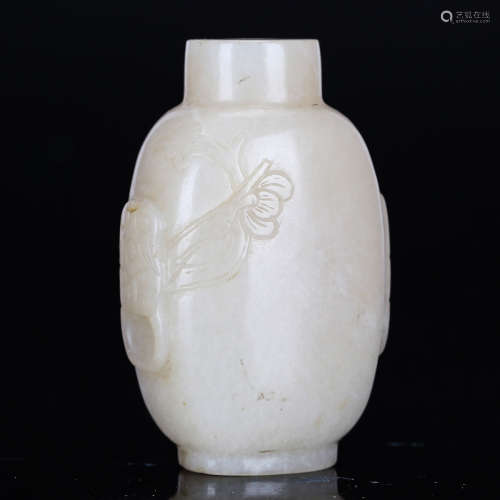 CHINESE WHITE JADE CARVED SNUFF BOTTLE