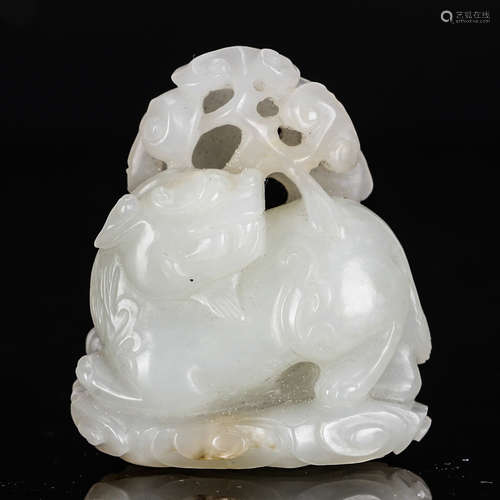 CHINESE WHITE JADE FOOLION PENDANT