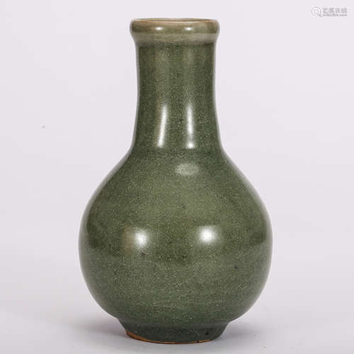 CHINESE CELADON GLAZED PORCELAIN VASE